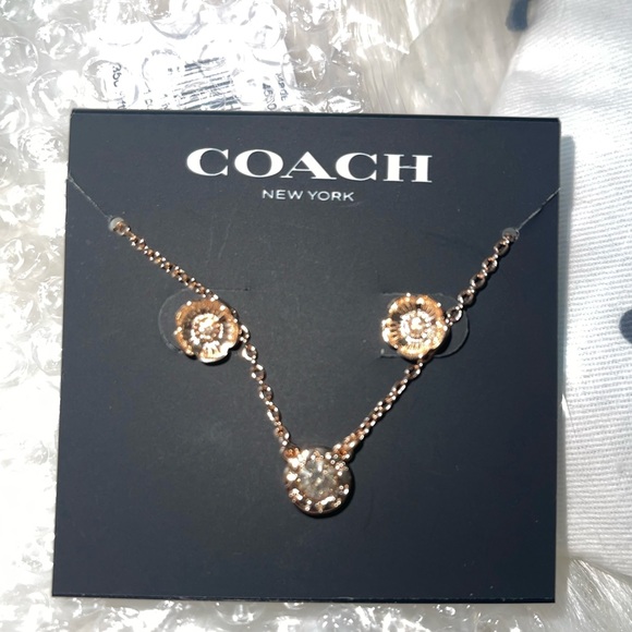 Open Circle Necklace And Tea Rose Stud Earrings Set - Picture 5 of 11